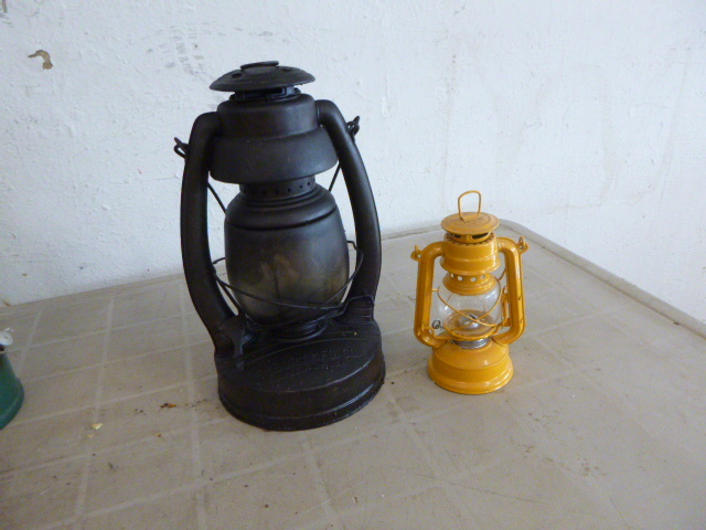 lot 86 image: 2 Oil Lanterns