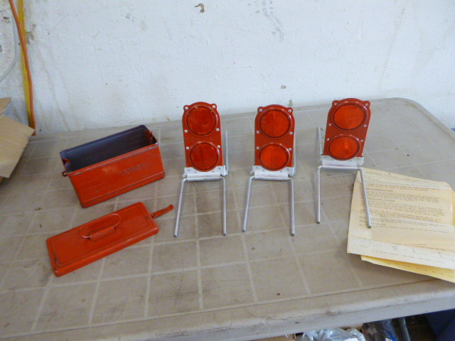 lot 93 image: Vintage 1960 Dietx No. 323 Emergency Roadside Reflector Flare Kit