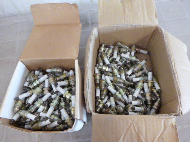 lot 94 image: Lot of Spark Plugs