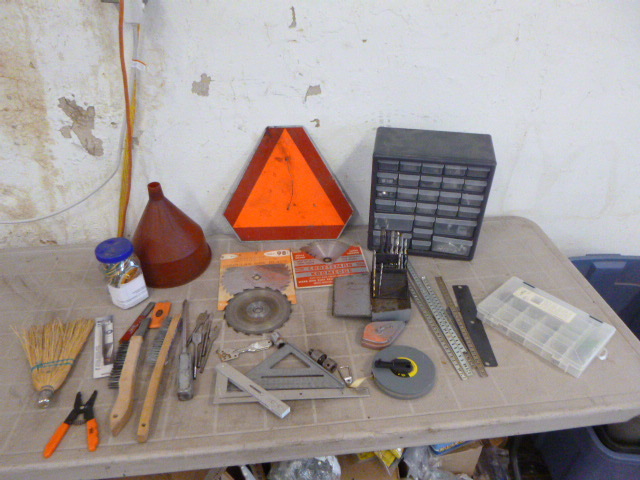 lot 121 image: Miscellaneous Garage Items