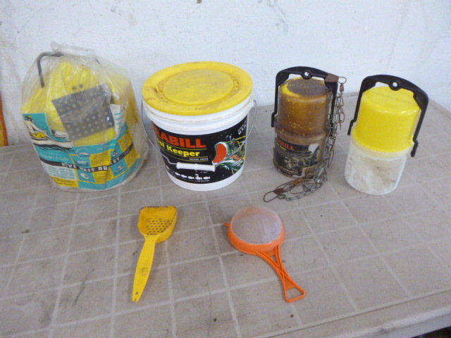 lot 128 image: 4 Minnow Buckets