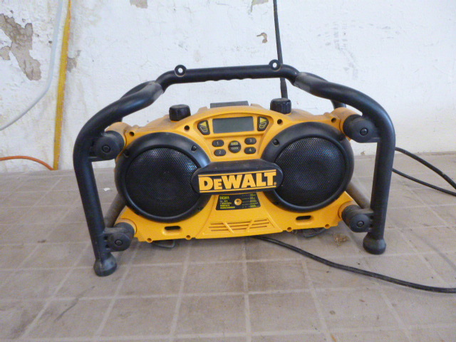 lot 133 image: DeWalt Shop Radio