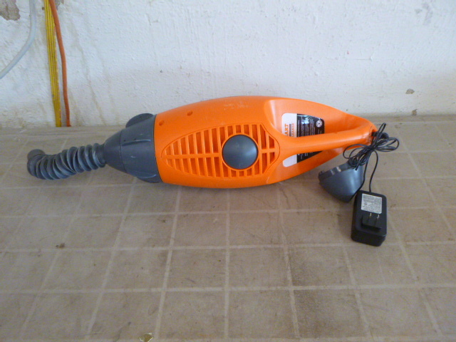 lot 137 image: EZ Smart Gutter Cleaner