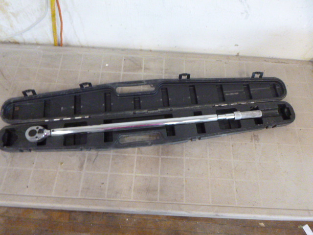 lot 148 image: Performance Tool Click Torque Wrench