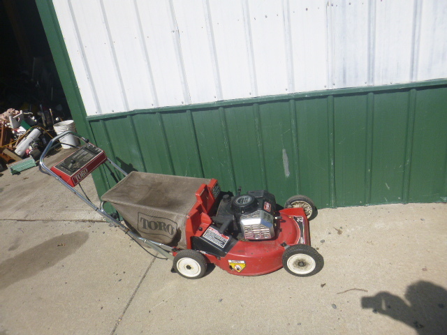 lot 40 image: Toro Push Lawn Mower