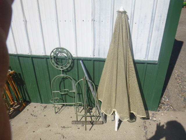 lot 43 image: Outdoor Items