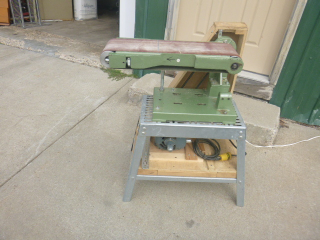 lot 50 image: Central Machinery 6 Belt and 9 Disc Sander