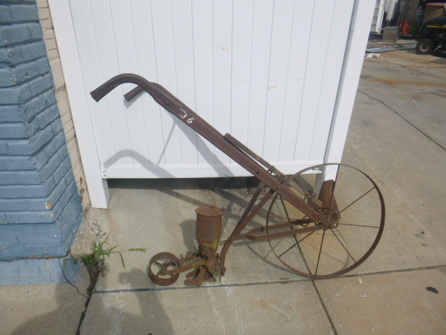lot 54 image: Vintage Standard Single Row Planter