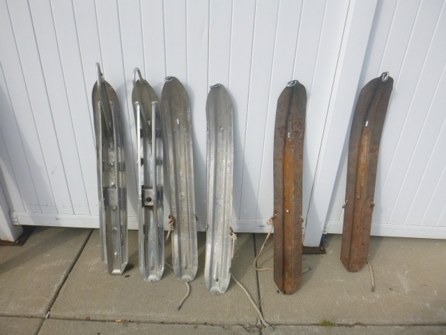 lot 60 image: Aluminum and Metal Skis