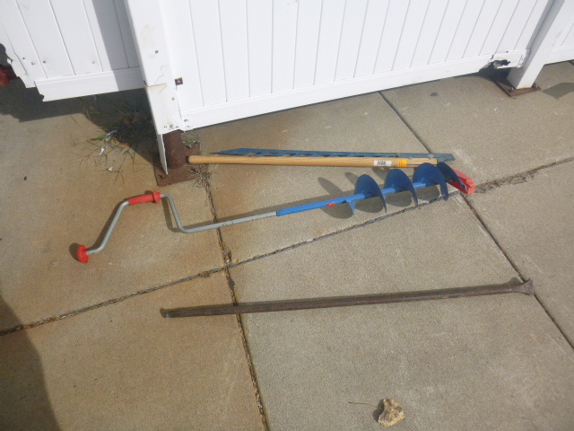 lot 102 image: Ice Fishing Items