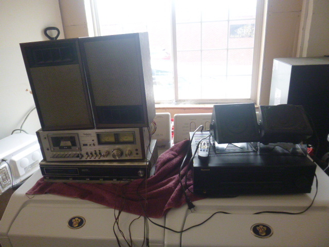 lot 107 image: Stereo Equipment