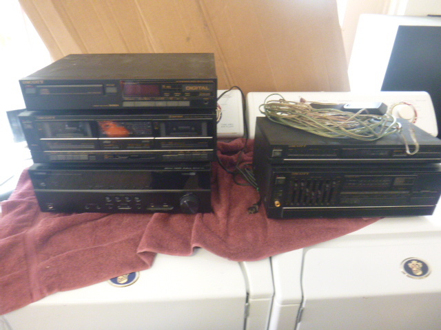 lot 109 image: Stereo Equipment