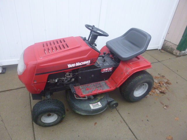 lot 1 image: Yard Machine Riding Lawn Mower