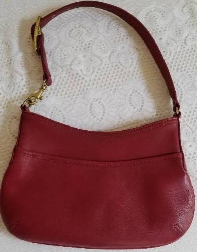 lot 39 image: Coach Red Leather Handbag F23-9295