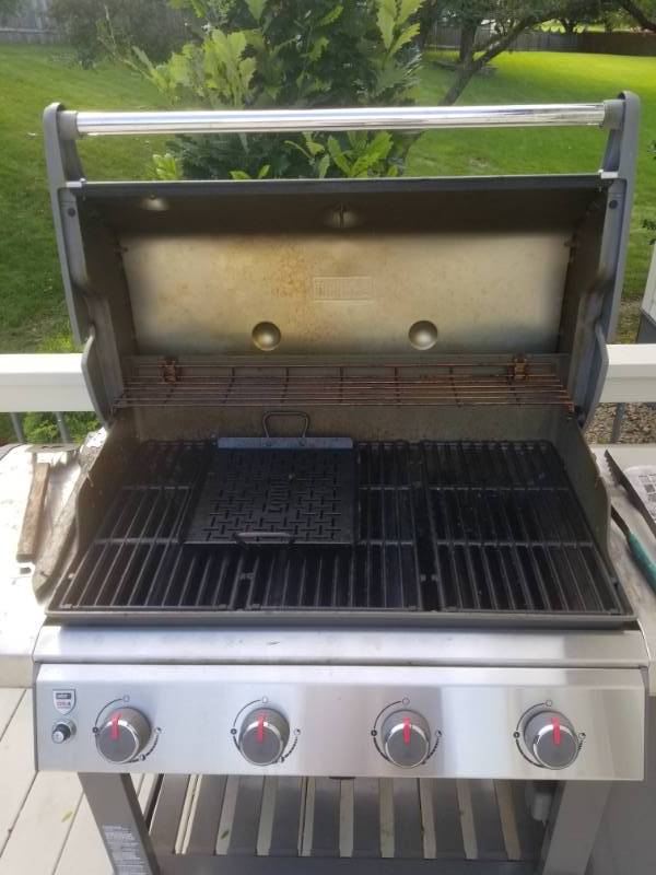 lot 41 image: Weber Gas Grill Genesis II