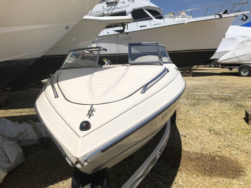 lot 1403 image: 1998 Stingray 18 RX 
