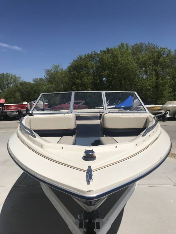 lot 1405 image: 1996 Bayliner 185 Capri