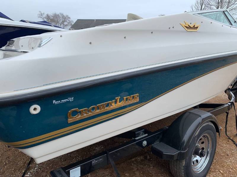 lot 1415 image: 1996 Crownline 202BR 