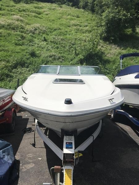 lot 1419 image: 1993 Sea Ray 20 Overnighter 