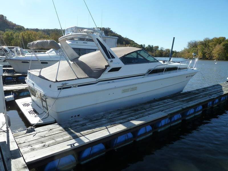 lot 1421 image: 1985 Sea Ray 340 Sundancer 