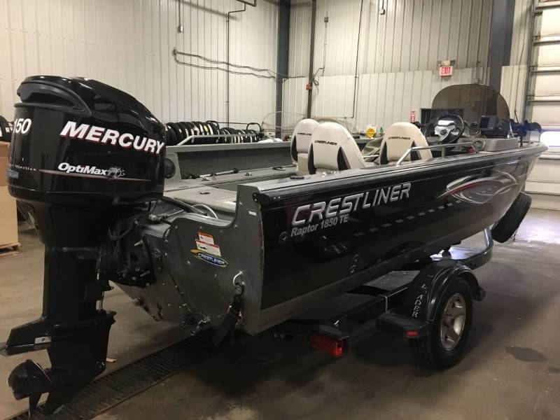 lot 1429 image: 2009 Crestliner Raptor 1850
