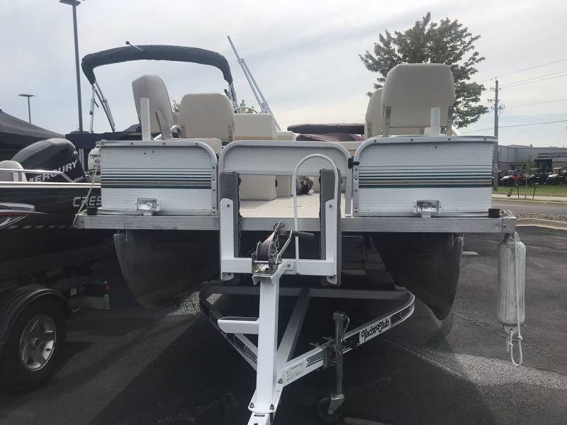 lot 1431 image: 1994 Hydra 220 Front Fish Pontoon