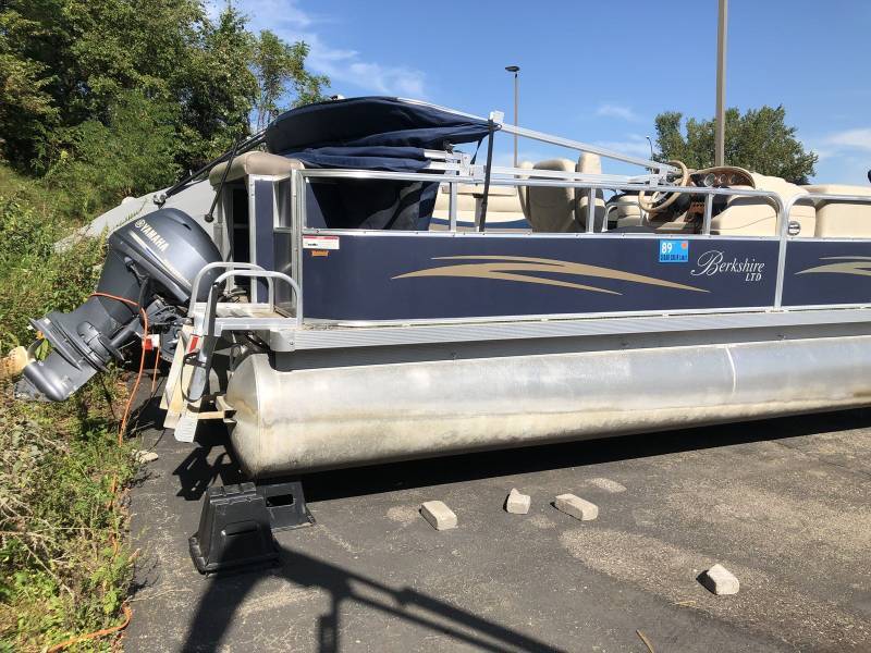 lot 1432 image: 2011 Berkshire 20CL Pontoon