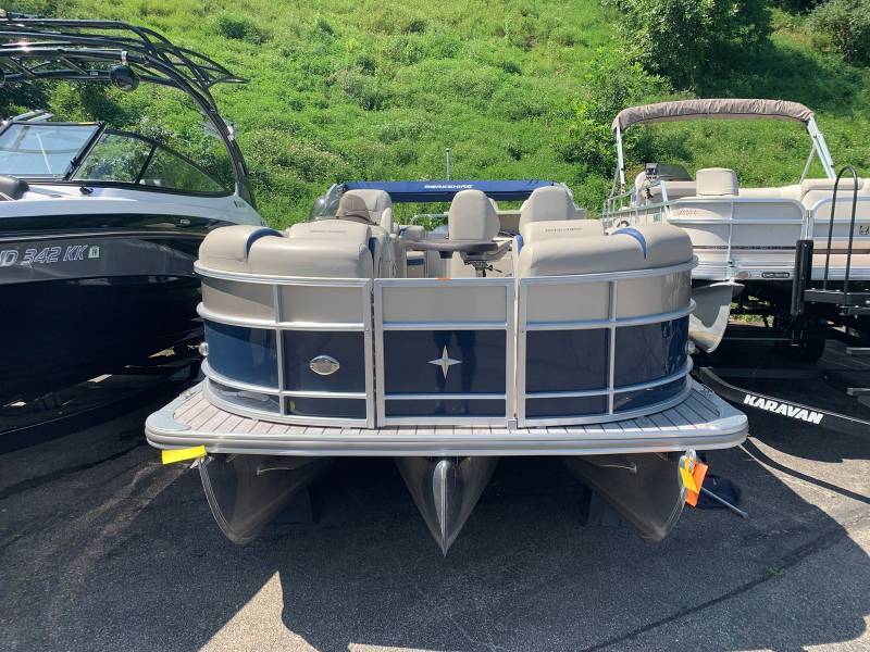 lot 1439 image: 2017 Berkshire 523E Tri-Toon Pontoon