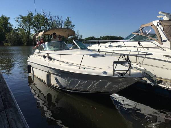 lot 1423 image: 2000 Sea Ray 270 Sundancer 
