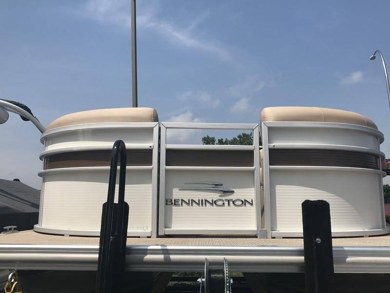 lot 1451 image: 2018 Bennington 23SSLX 