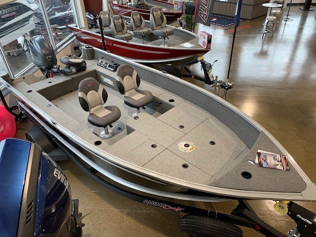 lot 1462 image: 2018 Alumacraft Voyageur 175