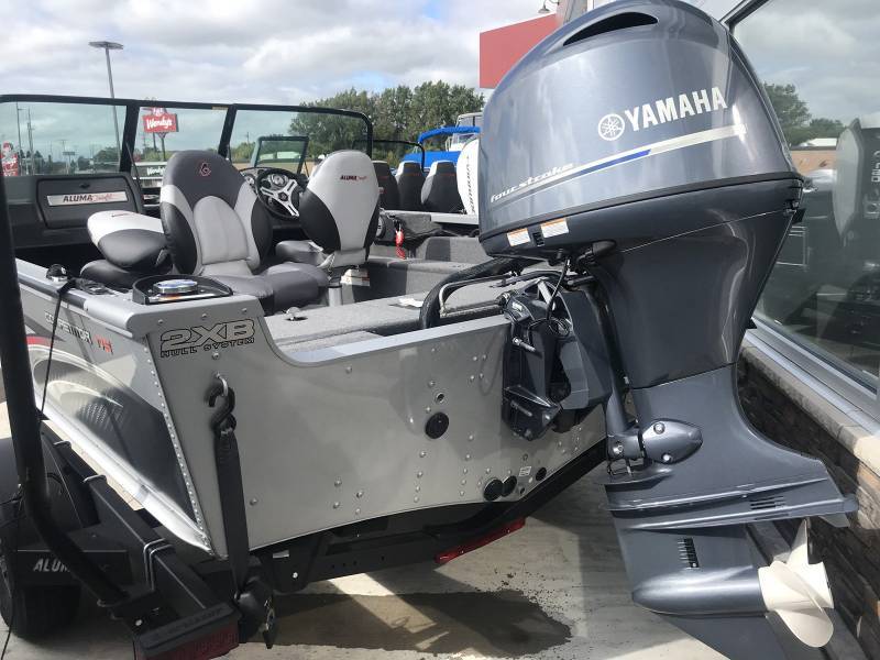 lot 1463 image: 2018 Alumacraft Competitor 175 Sport 