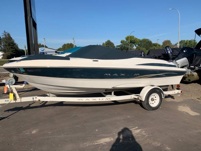 lot 1408 image: 2001 Maxum 1850NK 
