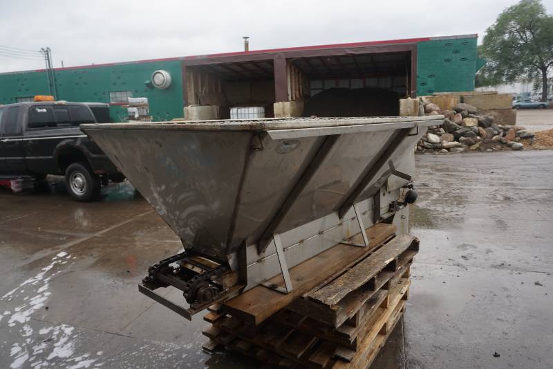 Smith Spreaders Brand Model 1YDE Stainless Steel Electric Truck Bed Salt Spreader