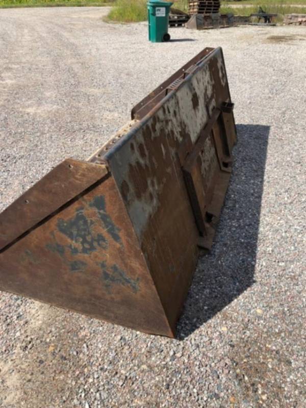 Universal Mount Bobcat Skid Loader Skid Steer 100 Snow Bucket