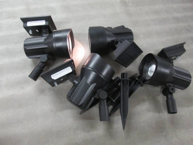 lot 42 image: Set of 4 out of pkg Solar Path Ligh...