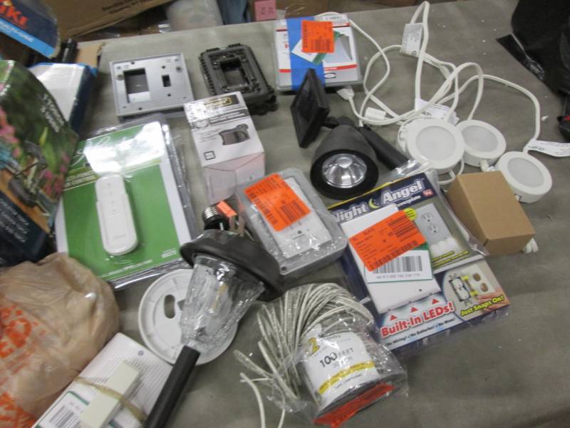 lot 90 image: Assorted Lighting & Electrical Prod...