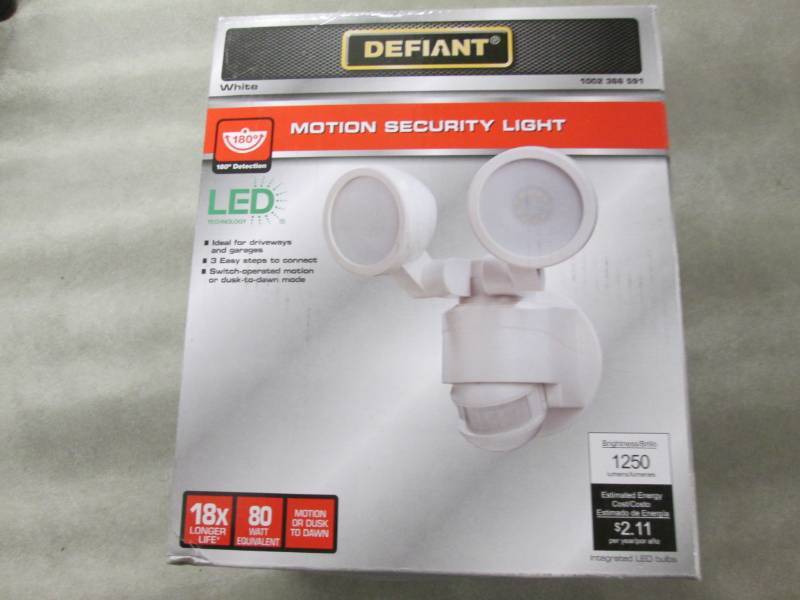 lot 107 image: Defiant 180 Degree White Motion Act...
