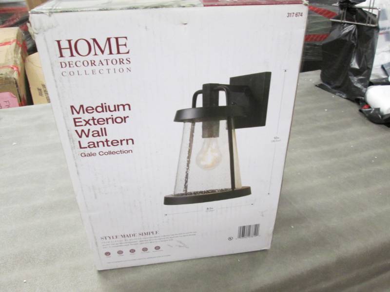 lot 134 image: Home Decorators Collection Medium E...
