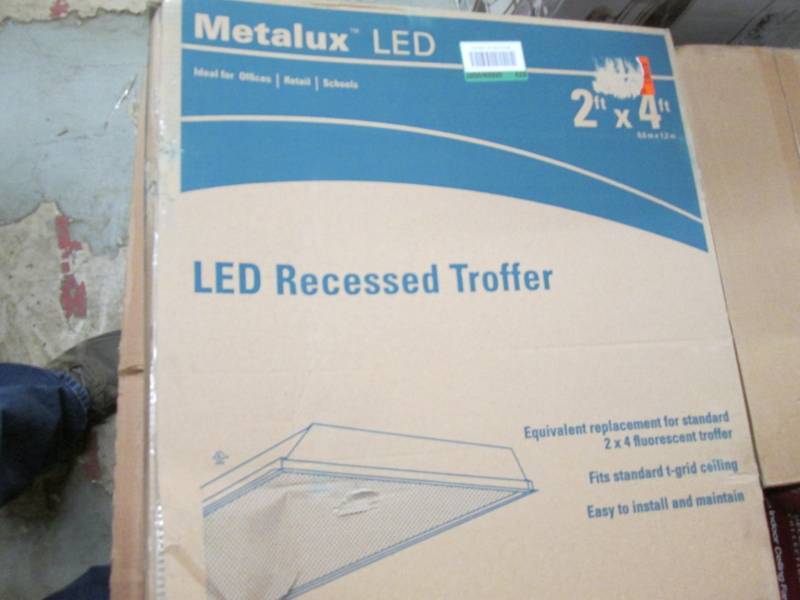 lot 178 image: Metalux 2 ft. x 4 ft. White Integra...