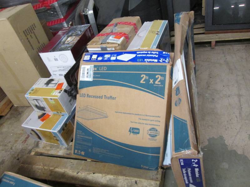 lot 185 image: Pallet of Lighting Products, missin...