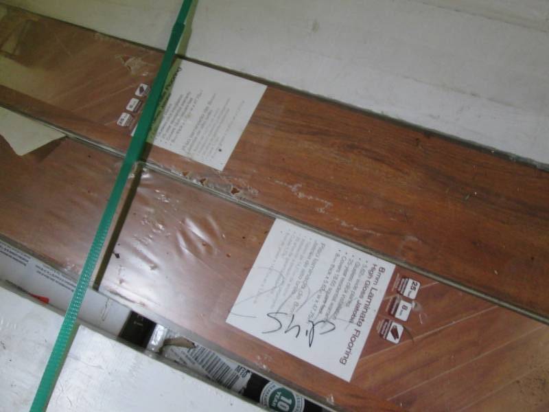 lot 293 image: 5 Cases Home Decorators Collection ...
