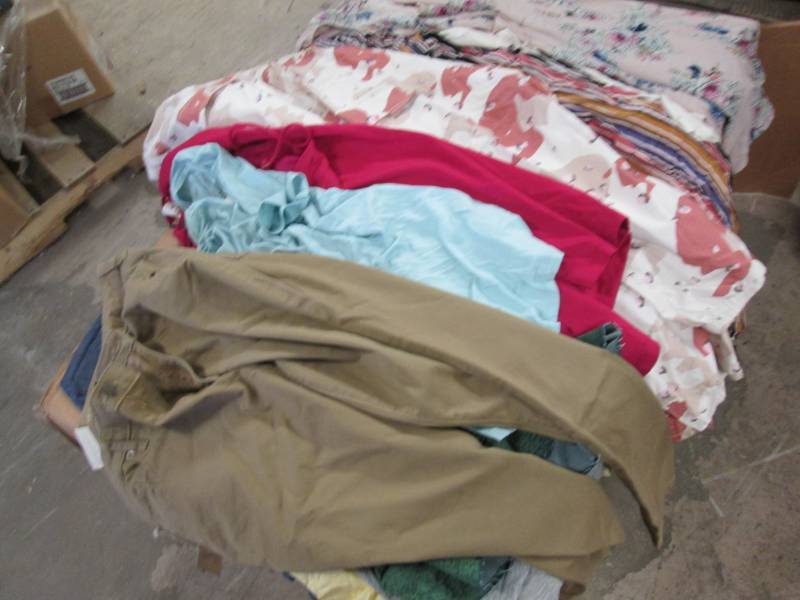 lot 312 image: Large Lot of Assorted Clothing NWT...