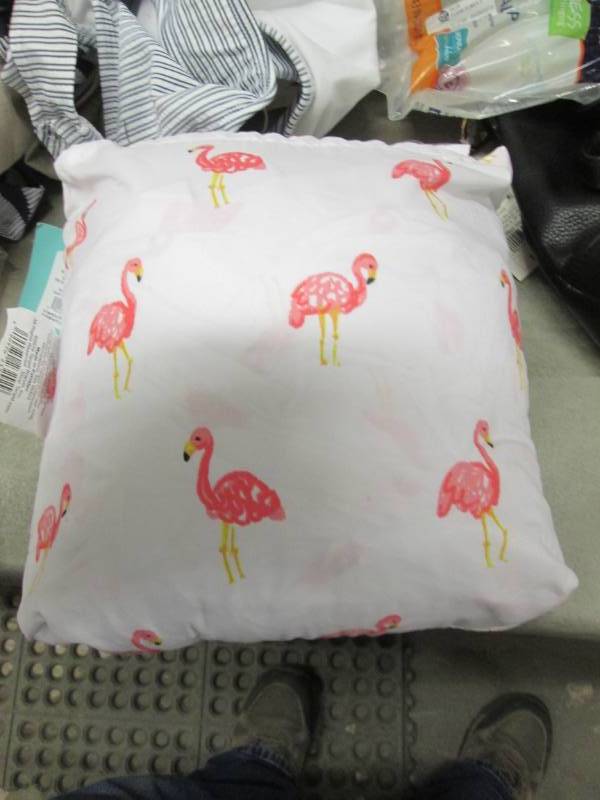 lot 322 image: Flamingo Queen Sheey Set...
