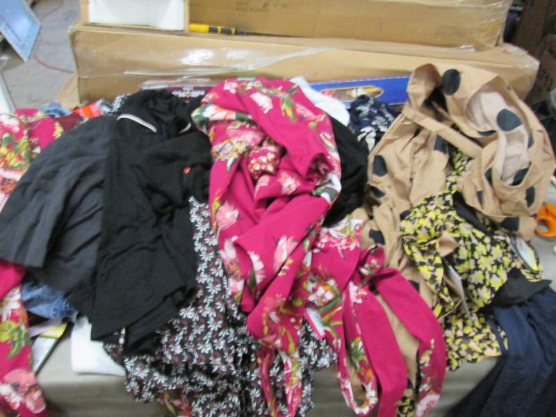 lot 337 image: Lot of Assorted Ladies Clothes NWT...