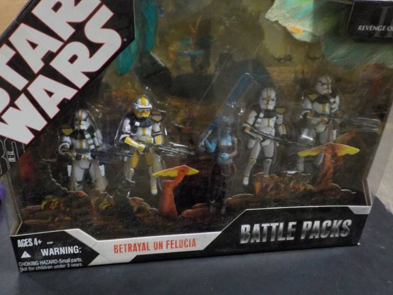 lot 4 image: Star Wars Battle Packs...