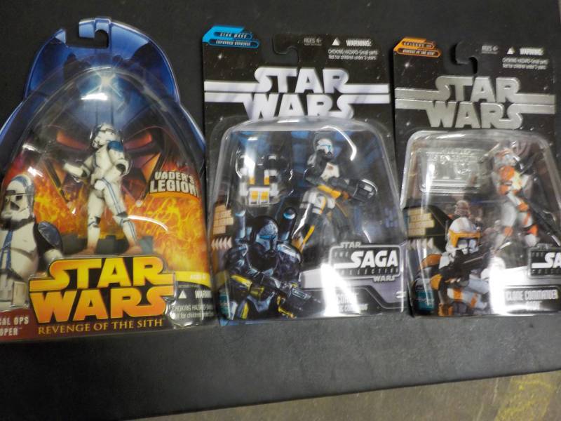 lot 5 image: Star Wars new in package set of 3...