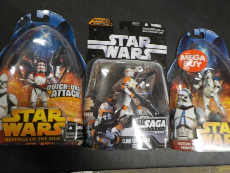 lot 8 image: Star Wars new in package set of 3...