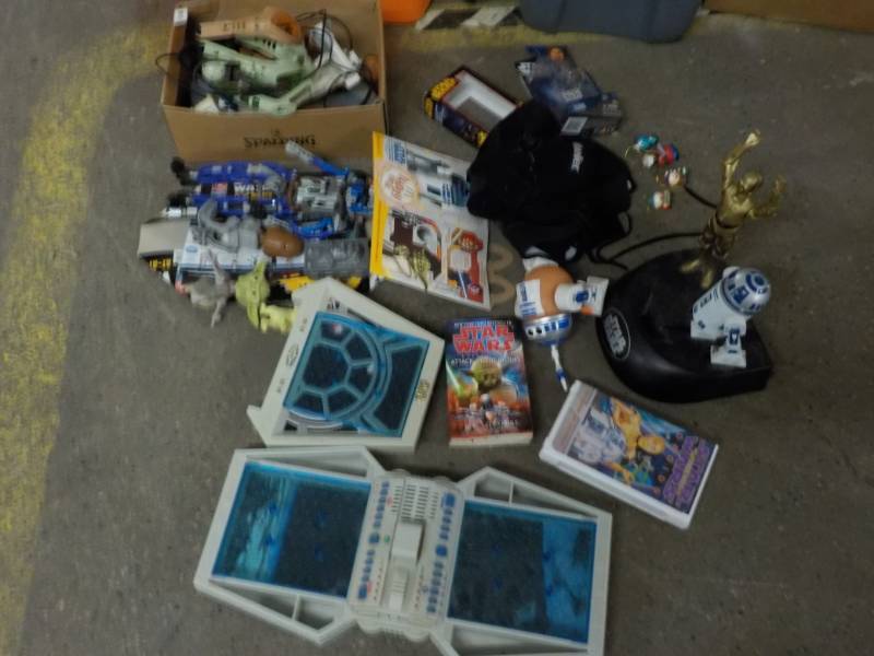lot 17 image: Star Wars Collectibles...