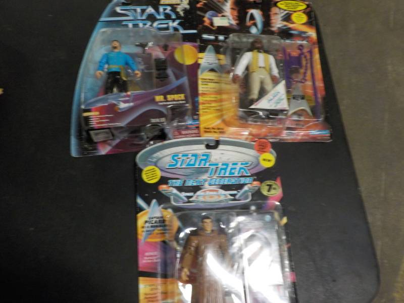 lot 24 image: Star Trek new in package set of 3...